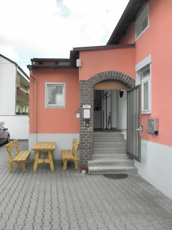 רגנסבורג Pension Holzgarten מראה חיצוני תמונה